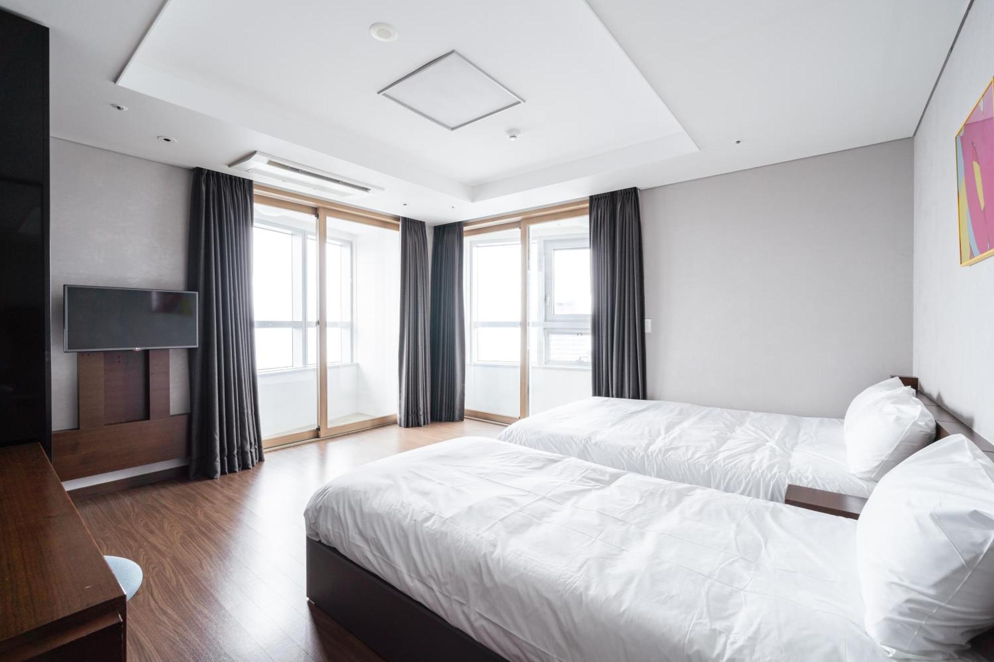 Urbanstay Haeundae Station Busan Exterior photo