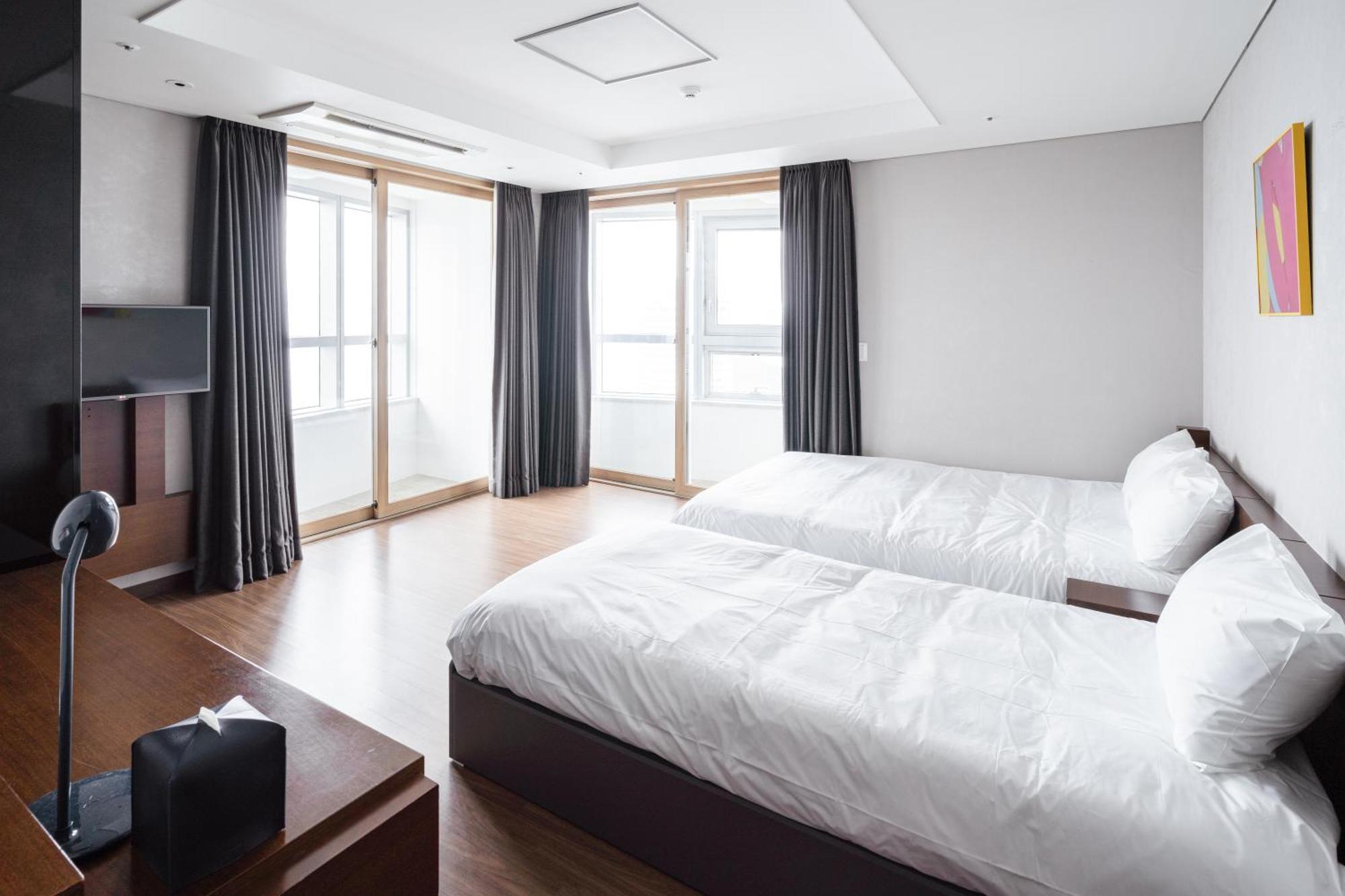 Urbanstay Haeundae Station Busan Exterior photo